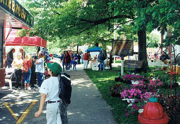 New Castle Spring Festival Shopping on the Courthouse Square...